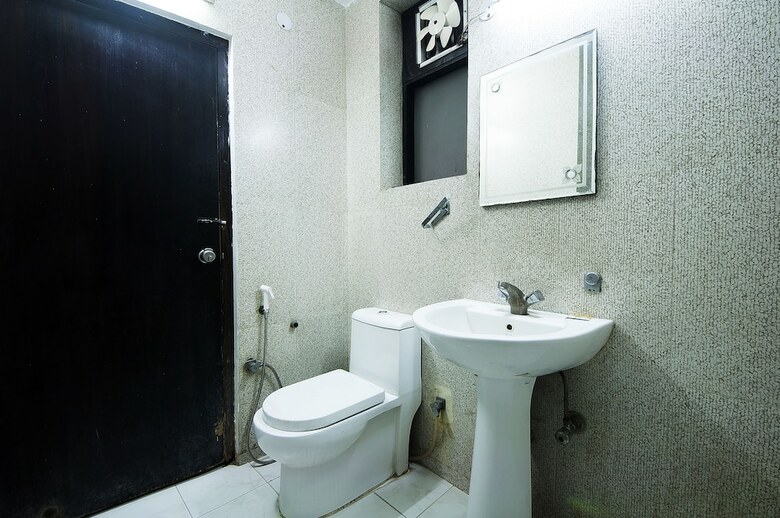 Airport Hotel Paradise Inn