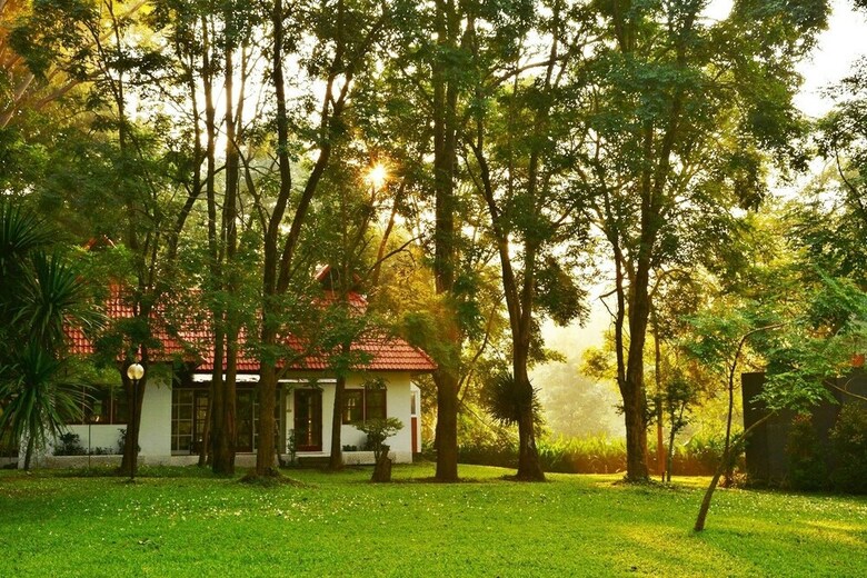 Hotel Sappraiwan Elephant Resort & Sanctuary