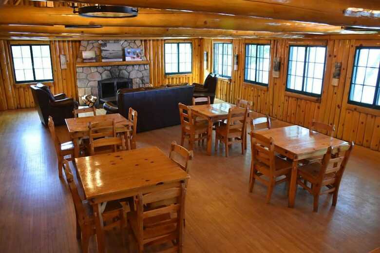 Cabana Trappers Landing Lodge