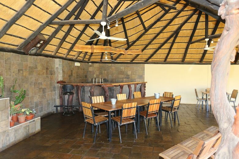 Stoney's Country Hotel