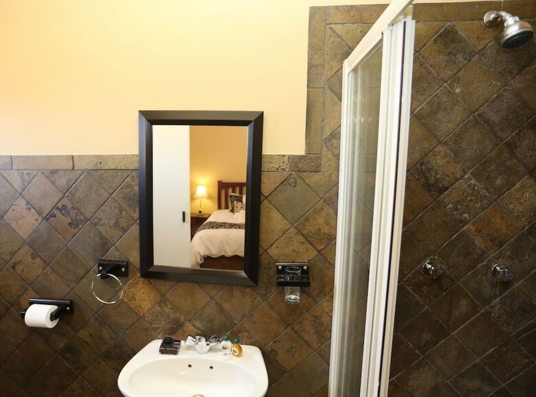 Stoney's Country Hotel