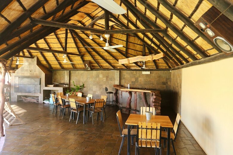 Stoney's Country Hotel