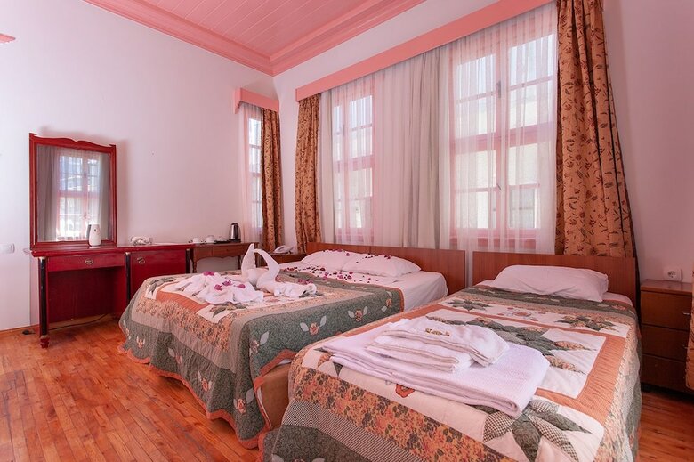 Kalei�i Marina Boutique Hotel