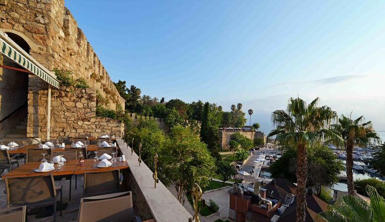Kalei�i Marina Boutique Hotel