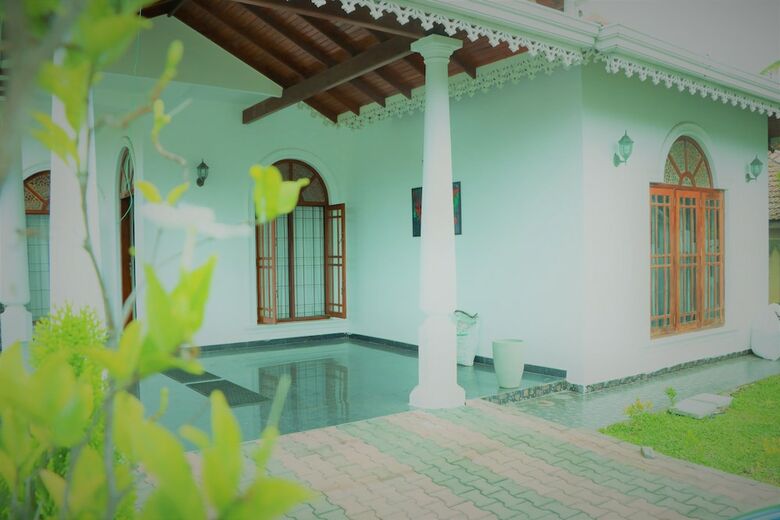 Hostal Eos Hostels