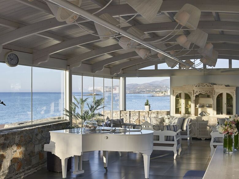 Hotel Ikaros Beach Resort & Spa