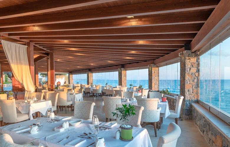 Hotel Ikaros Beach Resort & Spa