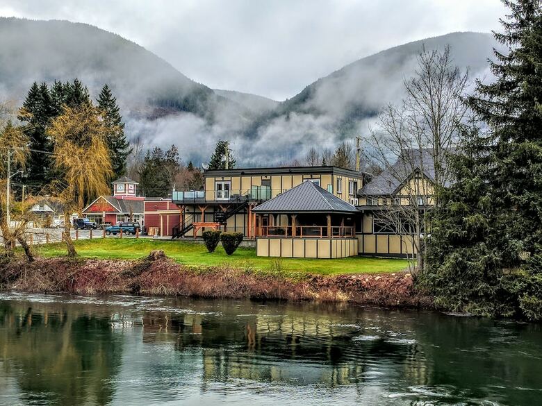 Posada Riverside Inn