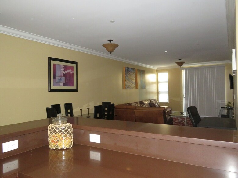 Apartamento 2 Bed / 2 Bath In Studio City