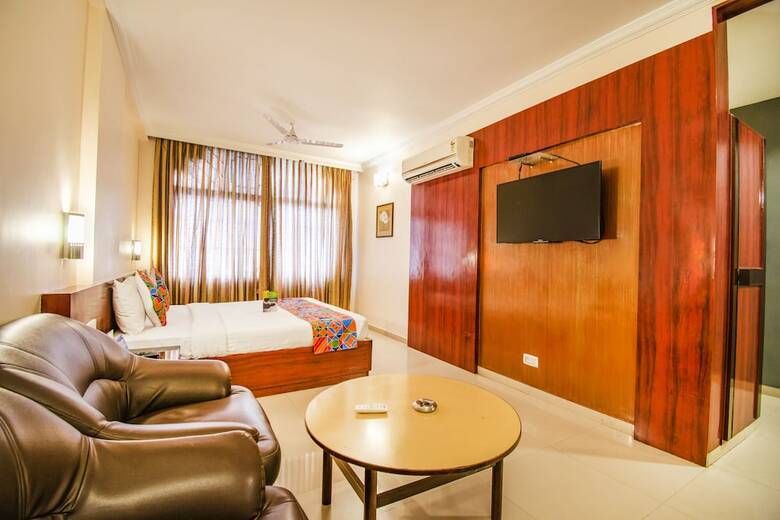Fabhotel Thaai Railway Station
