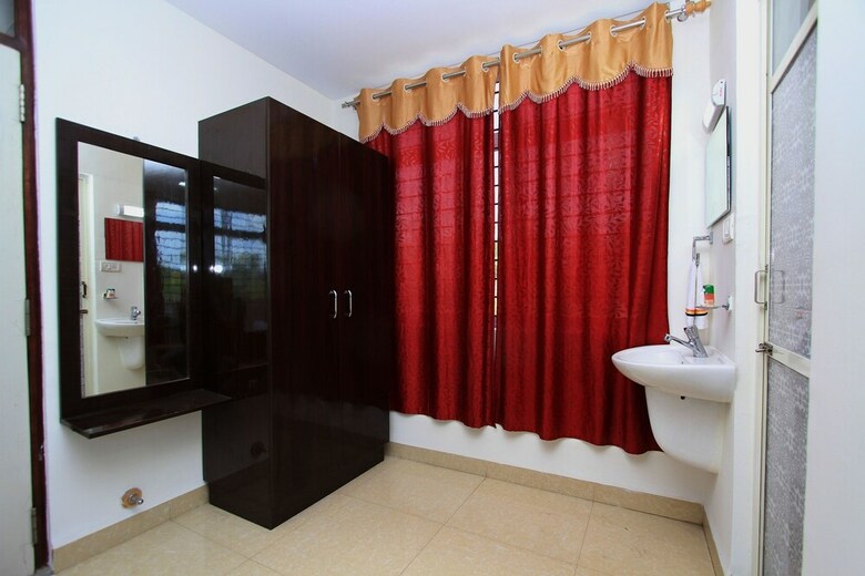 Hotel Oyo 6787 Sri Sai Residency