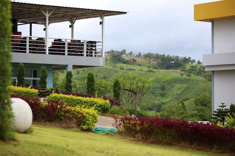 Breeze Hill Hotel