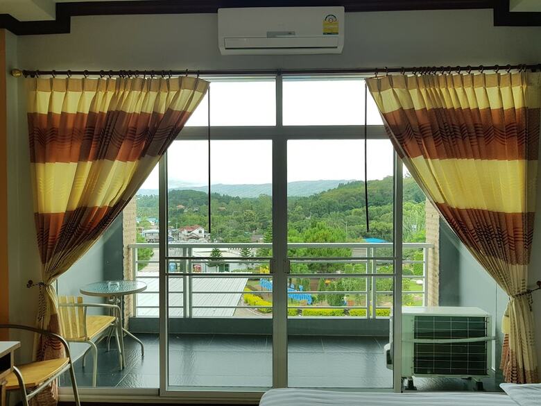 Breeze Hill Hotel