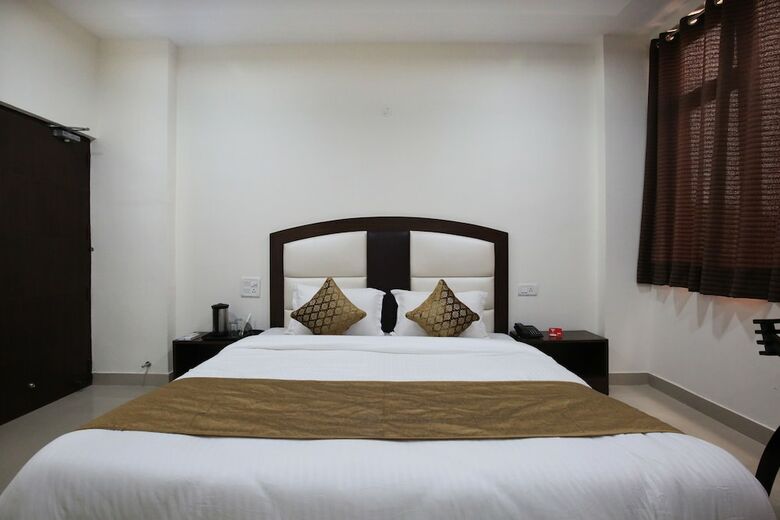 Oyo 4856 Hotel The Benz