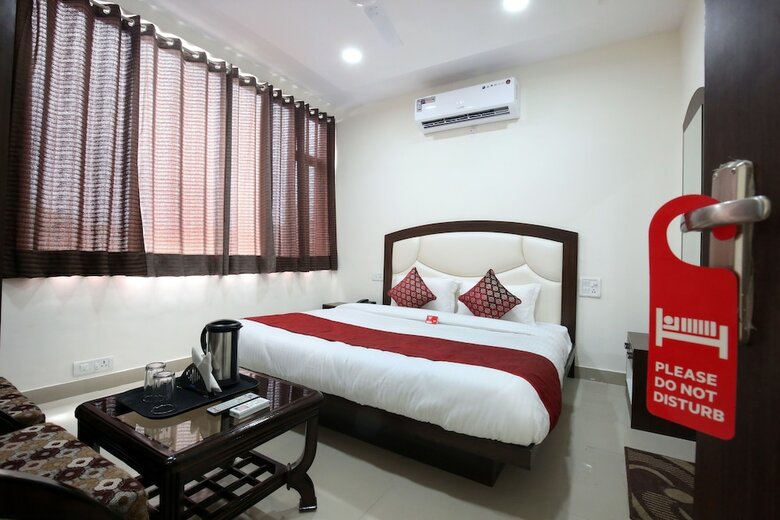 Oyo 4856 Hotel The Benz