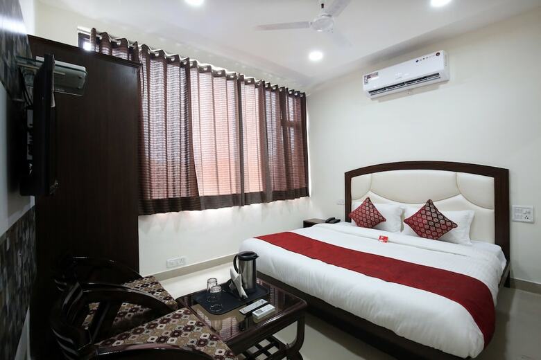 Oyo 4856 Hotel The Benz