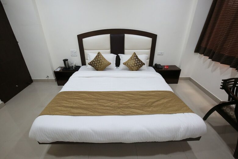 Oyo 4856 Hotel The Benz
