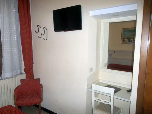 Hotel Lo Squalo