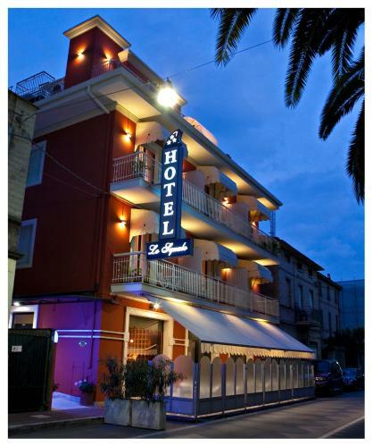 Hotel Lo Squalo