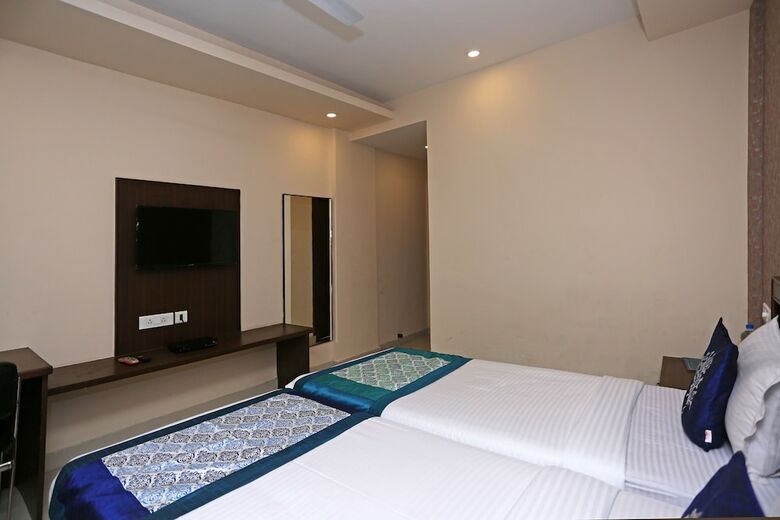 Oyo 9010 Hotel Railview