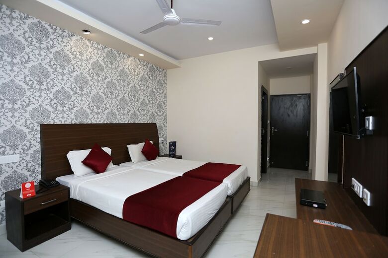 Oyo 9010 Hotel Railview