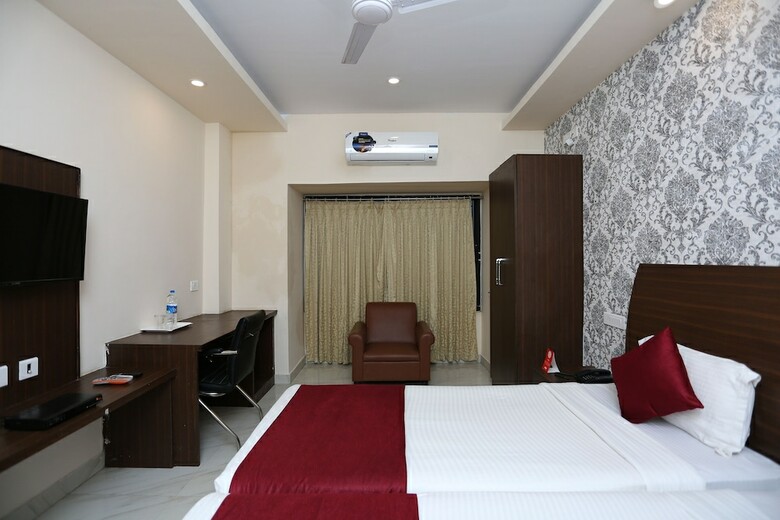 Oyo 9010 Hotel Railview