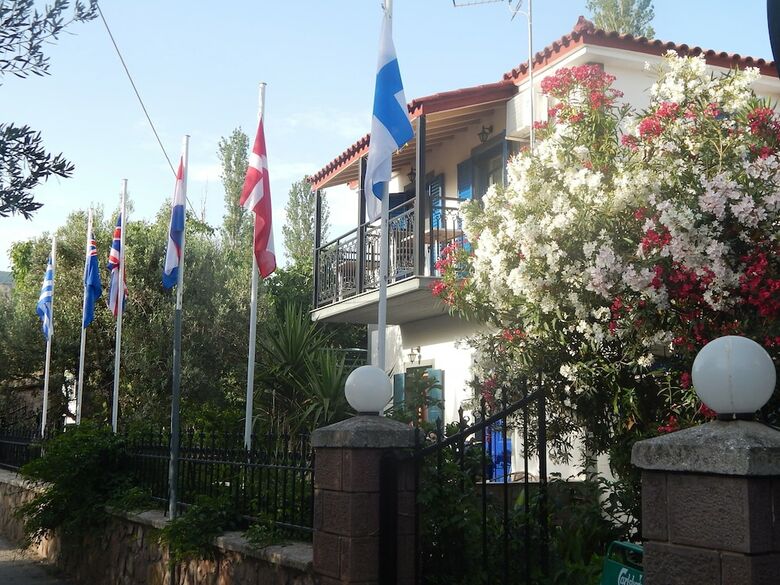 Apartamentos Anaxos Garden
