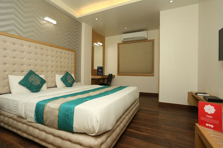 Oyo 3774 Hotel Naman Palace