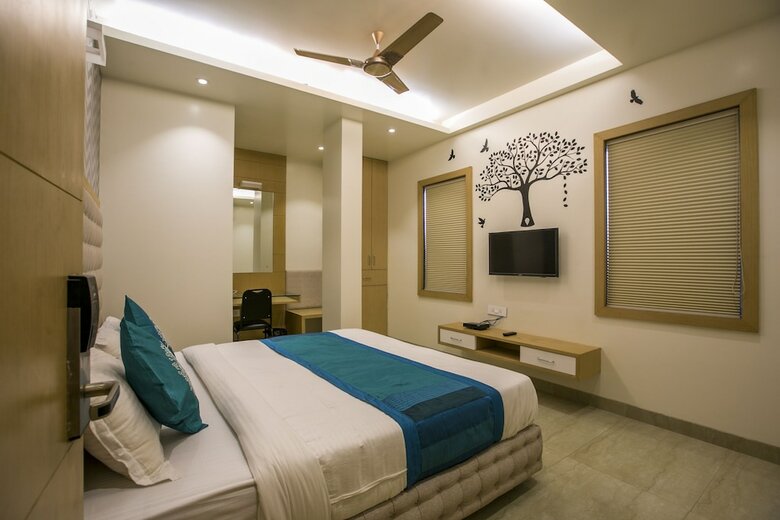 Oyo 3774 Hotel Naman Palace