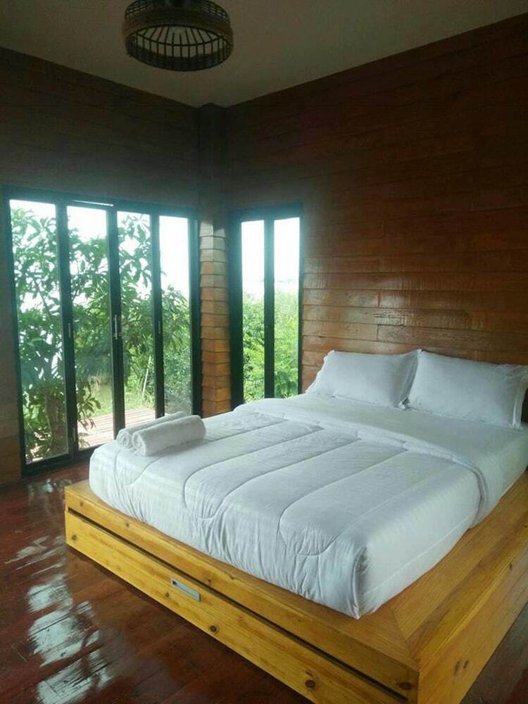 Hotel Lake House