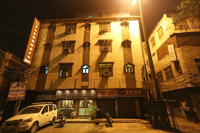 Hotel Oyo 8188 Vardhmaan Inn