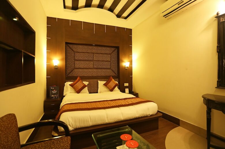 Hotel Oyo 8188 Vardhmaan Inn