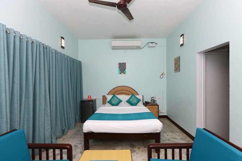 Hotel Oyo 7829 Santhi Inn