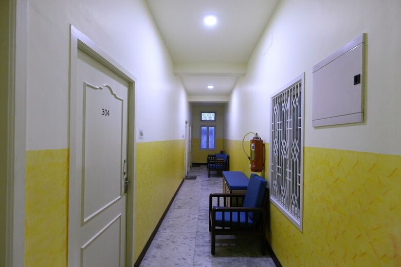 Hotel Oyo 7829 Santhi Inn