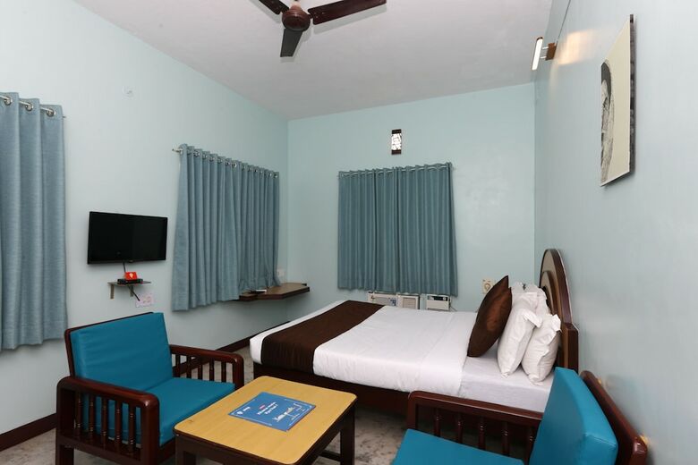 Hotel Oyo 7829 Santhi Inn