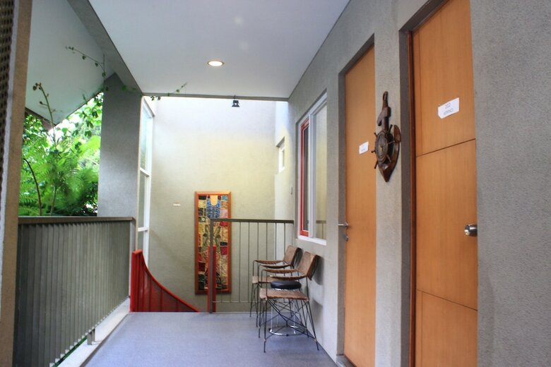 Hostal Buton Backpaker Lodge - Hostel