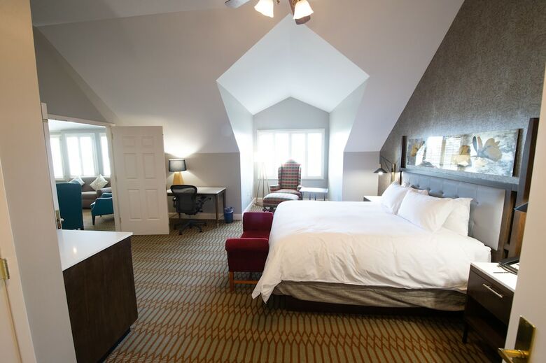Virginia Crossings Hotel, Tapestry Collection By Hilton