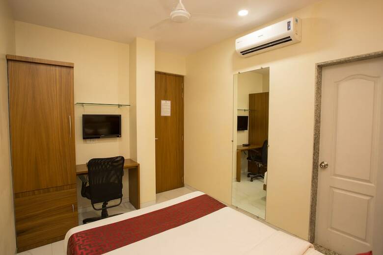 Oyo 8872 Hotel Address Inn