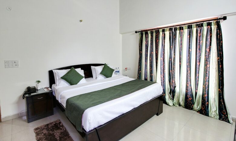 Hotel Silver Tree Inn