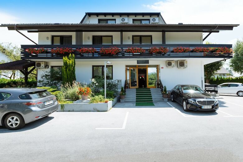 Hotel Guesthouse Kolinska- Adults Only