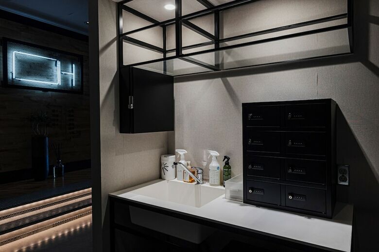 H Hotel