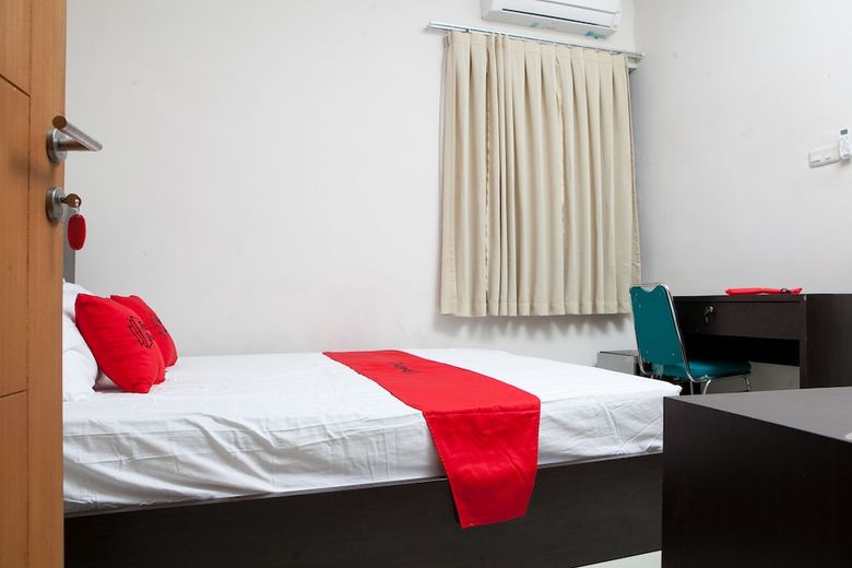 Hotel Reddoorz @ Babakan Jeruk 2