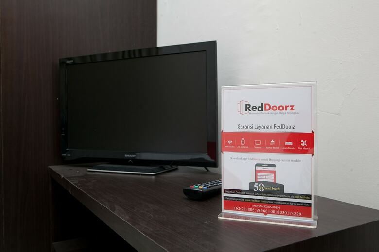 Hotel Reddoorz @ Babakan Jeruk 2
