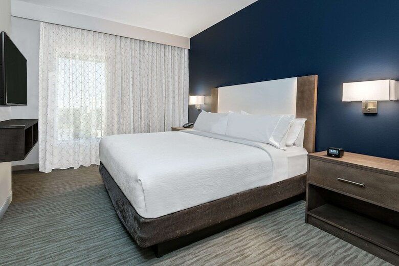 Hotel Embassy Suites By Hilton College Station, Tx