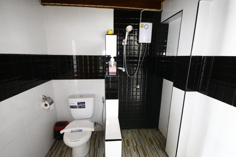 Hotel Baanchansamut Homestay