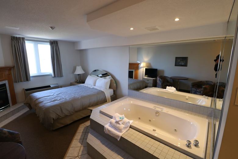 Grand Memories Hotel & Suites
