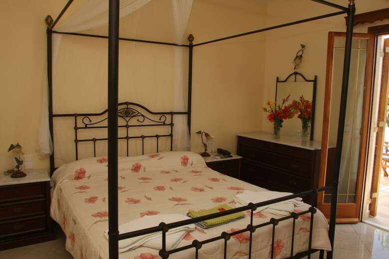 Birikos Hotel & Suites