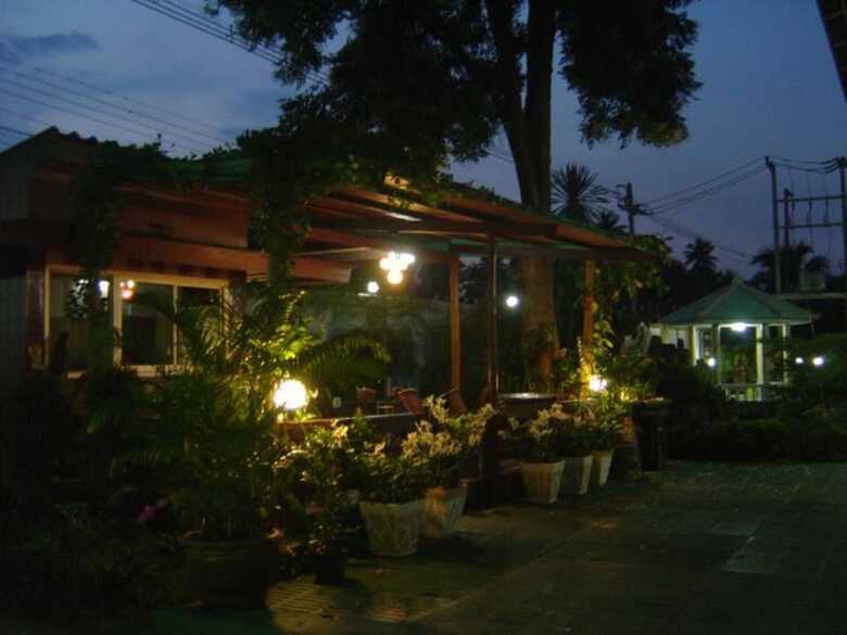 Hotel Coconut Home Resort