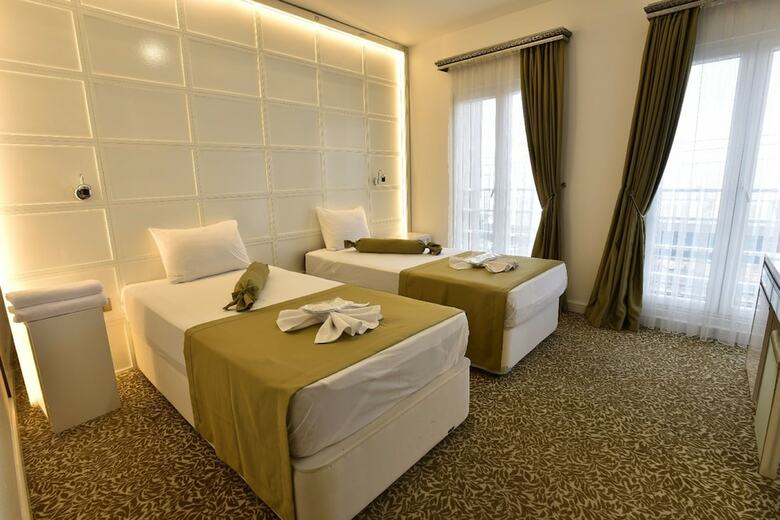 Safari Hotel
