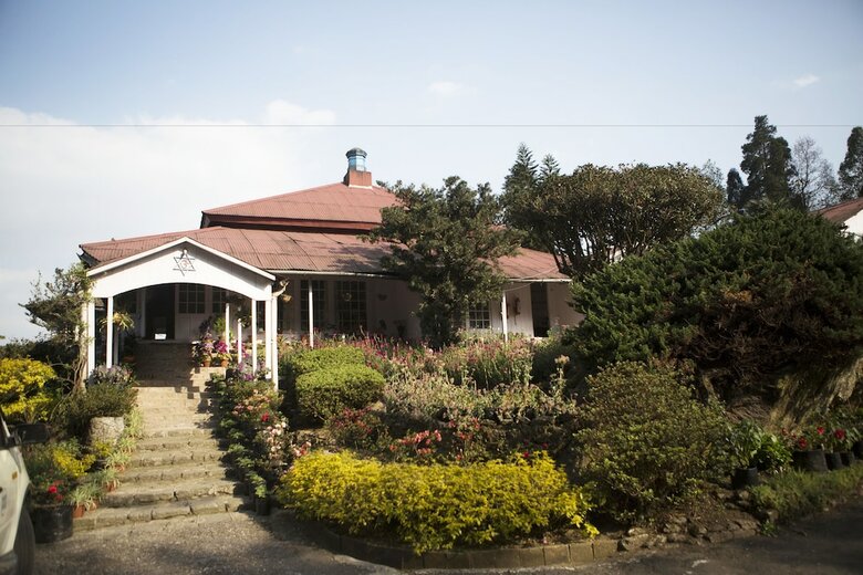 Hotel Goomtee Tea Garden Retreat